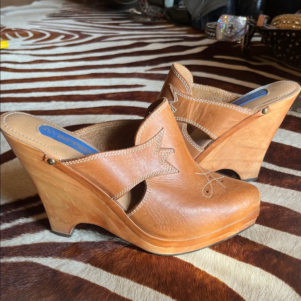 Vintage 70’s Caramel Wood Wedge Leather Wild Pair Clogs 8 Hippie Slip On Stevie